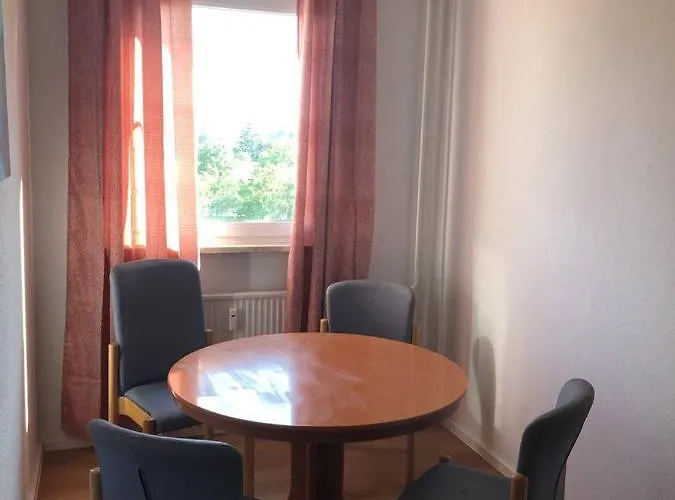 Dkn - Ihr Zuhause Auf Zeit In Halle - Vollmoebliert - Waschmaschine - Wlan - Naehe S-bahn Lägenhet *